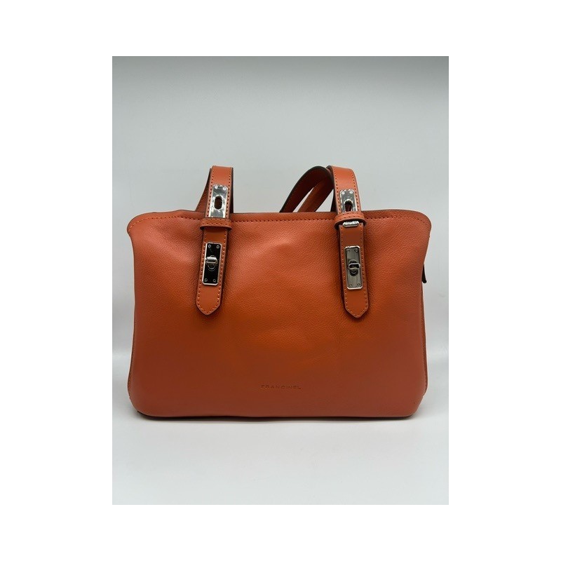 Sac porté épaule.